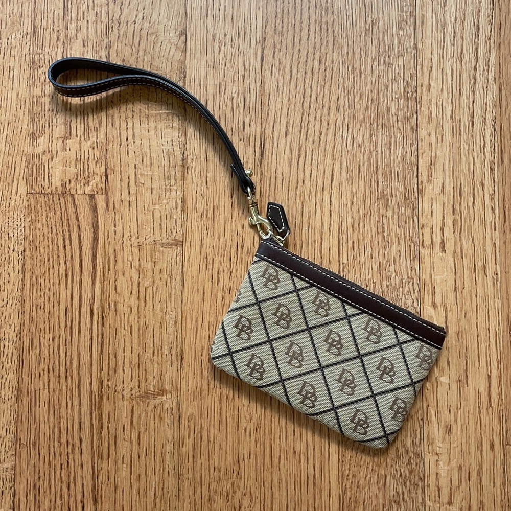 Dooney & Bourke medium wristlet